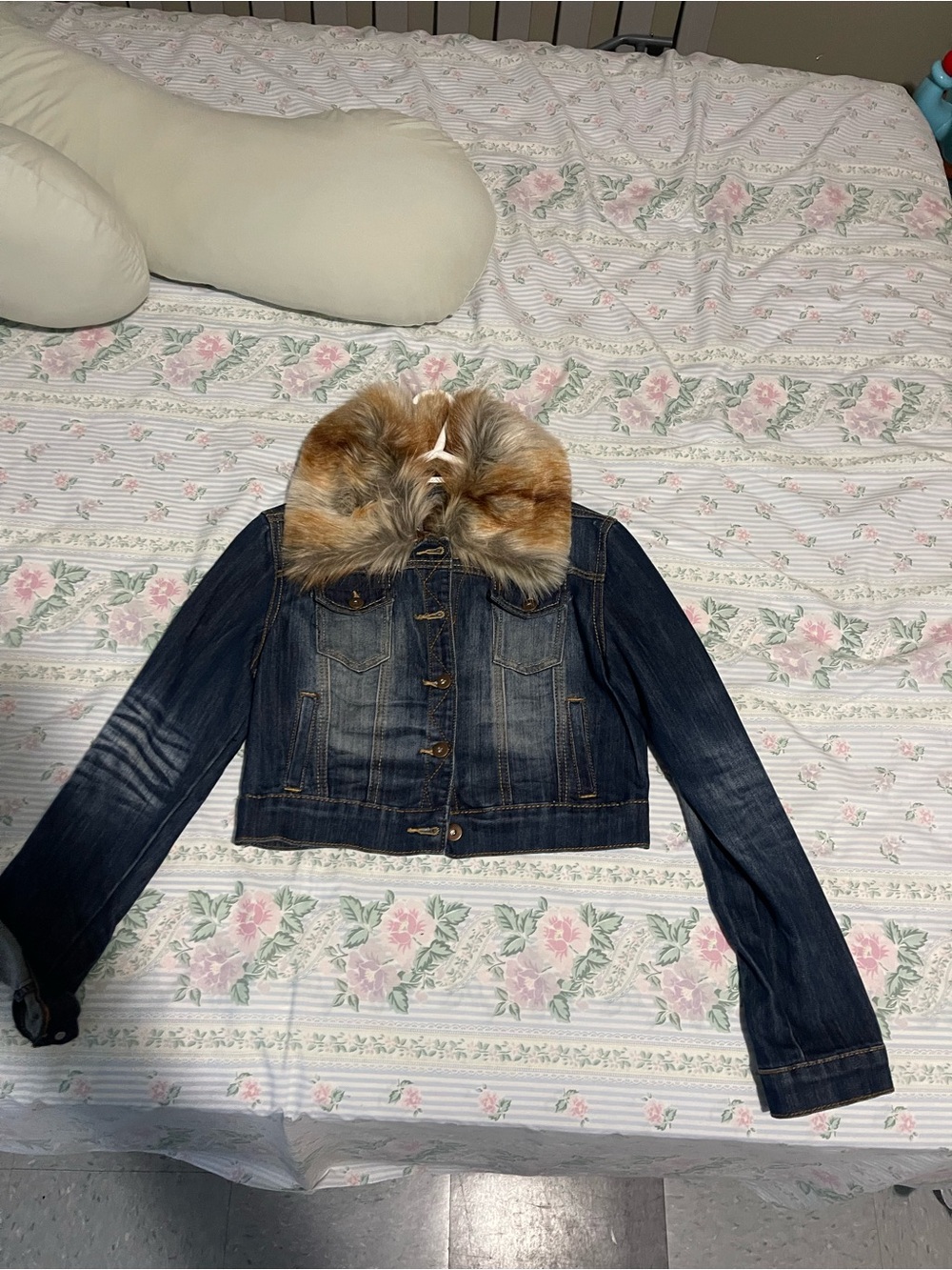 2b Bebe fur collar denim jacket